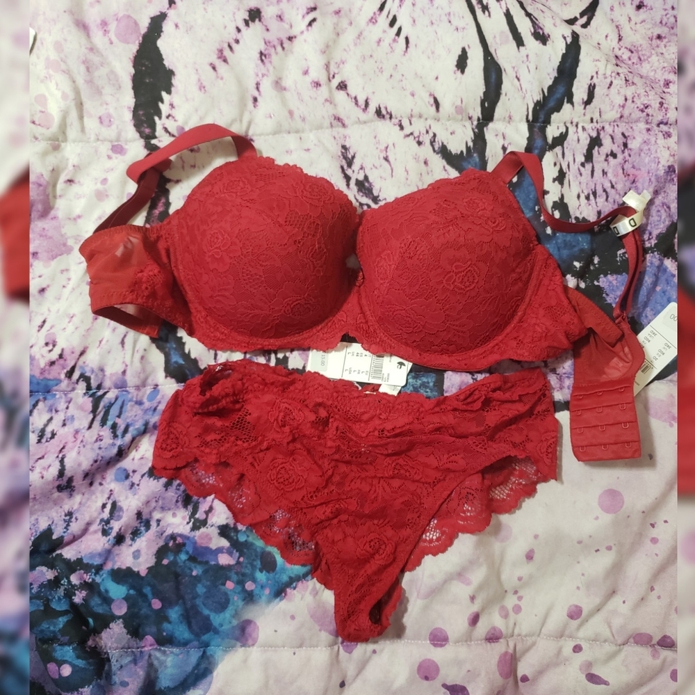 Bra and pantie set!! W/tags